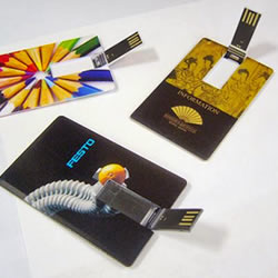 Memoria USB con forma de tarjeta